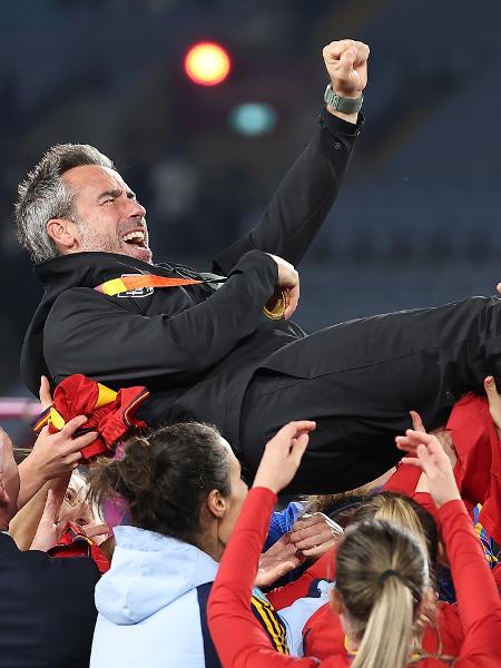 Jorge Vilda, técnico da Espanha, celebra título da Copa feminina com as jogadoras