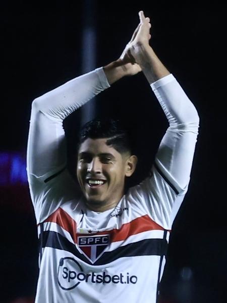 Zagueiro Alan Franco comemora gol pelo São Paulo