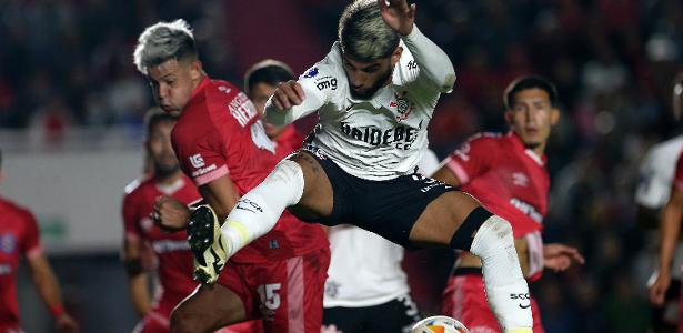 Avaliações ruins de Fagner e Garro pelo Corinthians segundo Footstats.