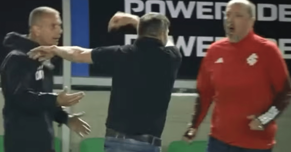 Coudet tem ataque de raiva