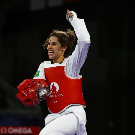 Ana Carolina Moura vibra após vitória nas quartas de finais do taekwondo nas Paralimpíadas