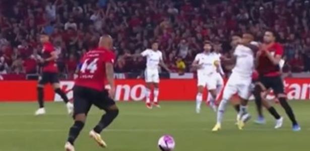 Ceo do Cruzeiro adverte: multa pesada para jogador expulso em 3 segundos.