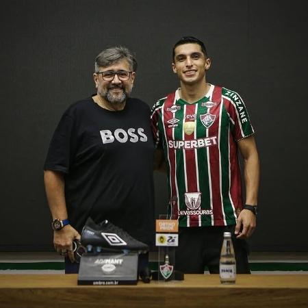 Narciso Algamis (à esquerda) é empresário de Kevin Serna (à direita), atacante do Fluminense Narciso Algamis (à esquerda) é empresário de Kevin Serna (à direita), atacante do Fluminense