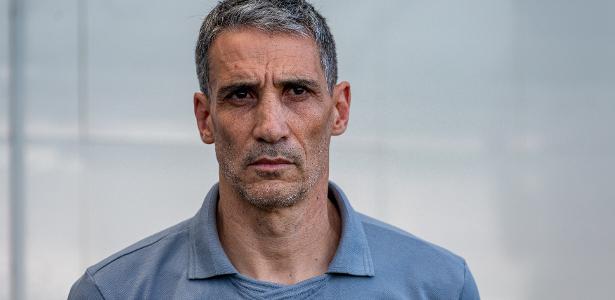 Vojvoda mira primeira vitória no Santos, mas Atlético-MG é pedra no sapato