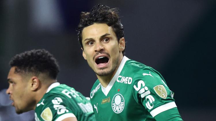 Raphael Veiga marcou duas vezes na vitória épica do Palmeiras sobre a LDU