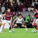 Flamengo ganha bem e Palmeiras perde mal 
