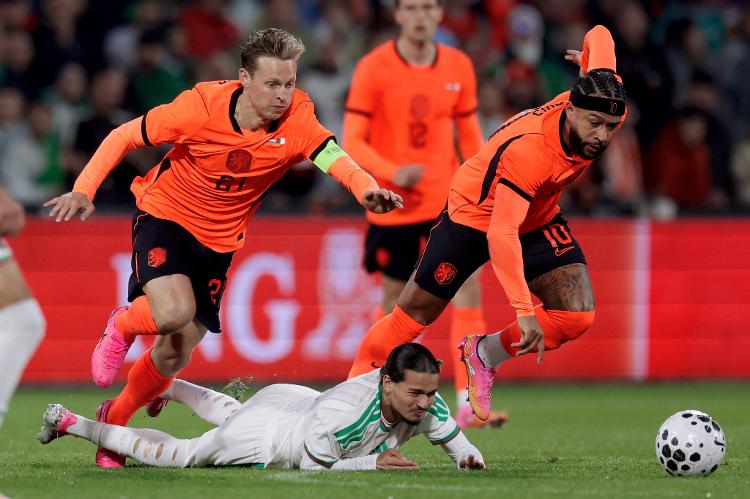 Memphis Depay, da Holanda, em ação durante amistoso pré-Copa contra a Argélia