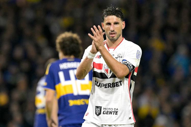 jonathan-calleri-em-acao-durante-boca-juniors-x-sao-paulo-pela-copa-sul-americana-1788918779356_v2_750x1 São Paulo sofre revés na Bombonera e perde Calleri para volta decisiva da Sul-Americana