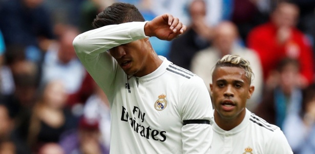 Varane se lamenta durante Real Madrid x Levante, neste sábado - Susana Vera/Reuters - Susana Vera/Reuters