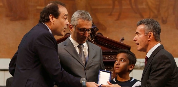 Chiquinho da Mangueira ao lado do presidente do Vasco, Alexandre Campello, e do deputado Carlos Osório - Rafael Ribeiro/Vasco - Rafael Ribeiro/Vasco