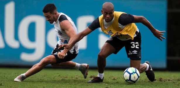 A dupla Jean Mota e Copete (foto) "briga" para permanecer no Santos em 2019