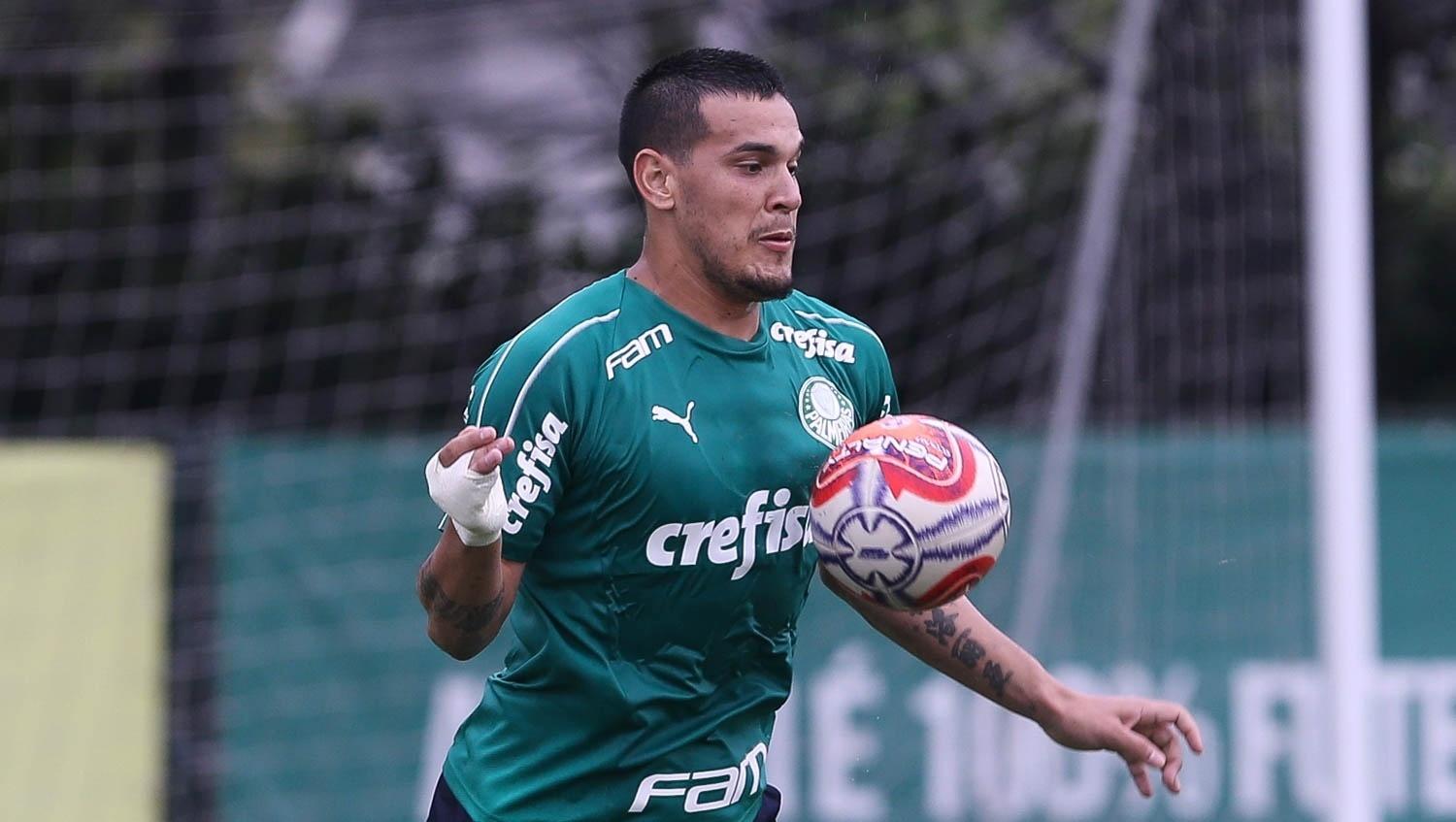 Gustavo Gómez mostra atividade com bola na quarentena; confira