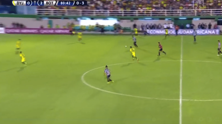 Alex Santana marcou golaço de quase do meio de campo em vitória do Botafogo - reprodução/TV - reprodução/TV
