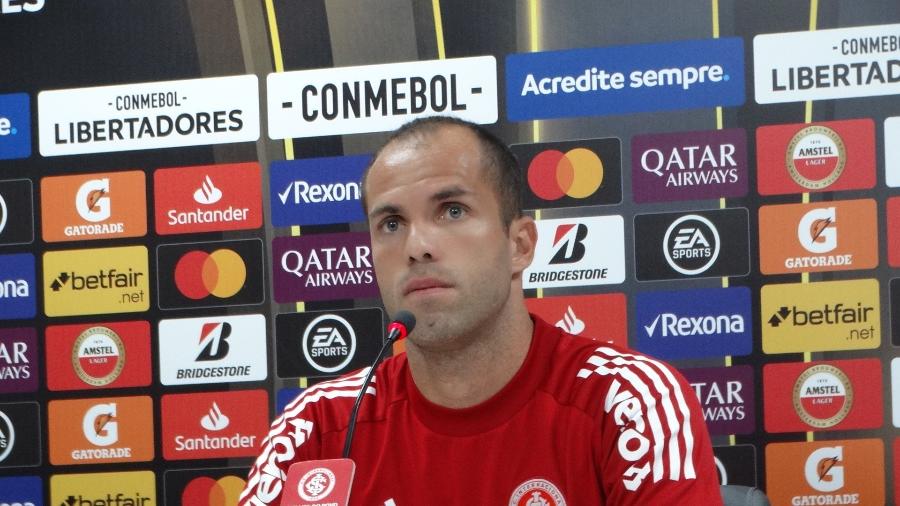 Goleiro Marcelo Lomba concede entrevista coletiva no CT do Inter - Marinho Saldanha/UOL