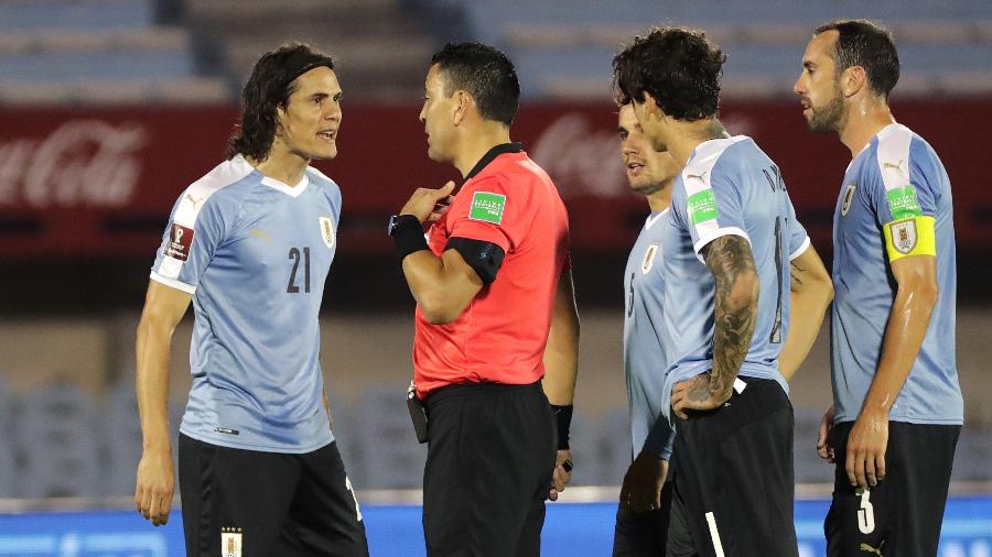 Edinson Cavani volta ao time titular do Uruguai após suspensão - Raúl Martínez-Pool/Getty Images