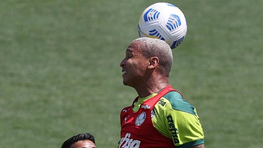 Deyverson na famosa "casquinha" no CT do Palmeiras - Cesar Greco