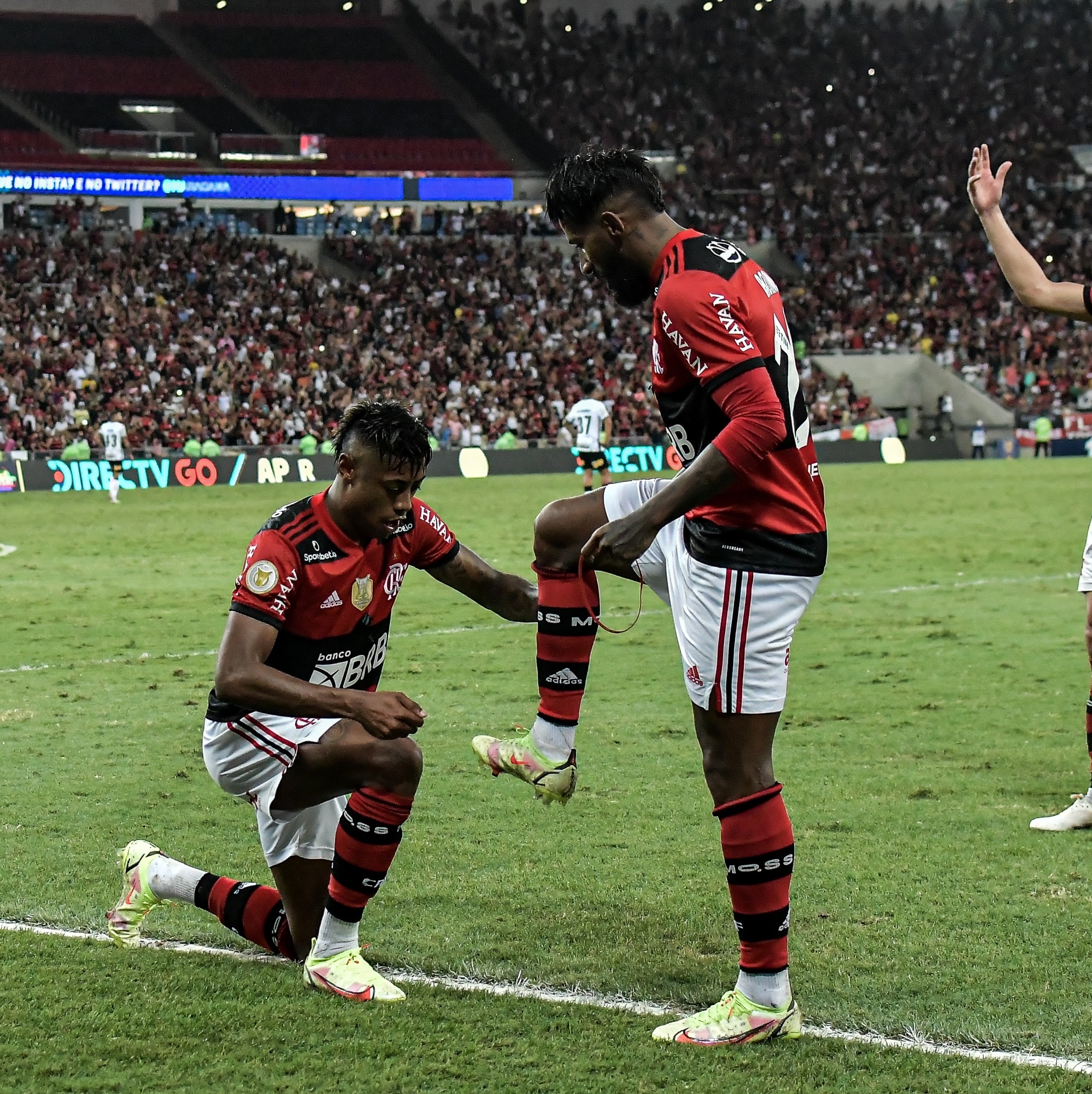 CapCut_hino do flamengo e do corinthians juntos