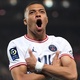 Kylian Mbappé comemora um de seus gols pelo PSG contra o Strasbourg no Campeonato Francês - Patrick HERTZOG / AFP - Patrick HERTZOG / AFP