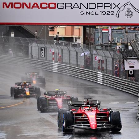 Chuva marcou o começo do GP de Mônaco - Andrej Isakovic/AFP