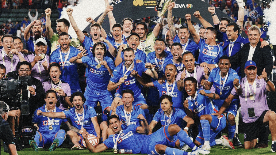 Cruz Azul do técnico Diego Aguirre (direita) é campeão de Supercopa no México - Divulgação/Cruz Azul