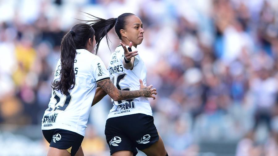 Corinthians vence o Palmeiras e larga na frente na semifinal do