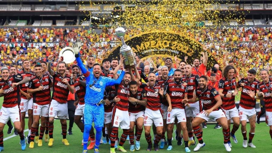 Jogadores do Flamengo comemoram o título da Libertadores em Guayaquil - Buda Mendes/Getty Images