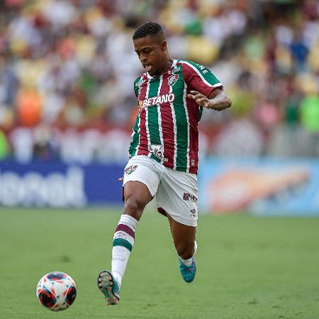 Keno fez seu primeiro gol pelo Fluminense de bicicleta - Thiago Ribeiro/AGIF