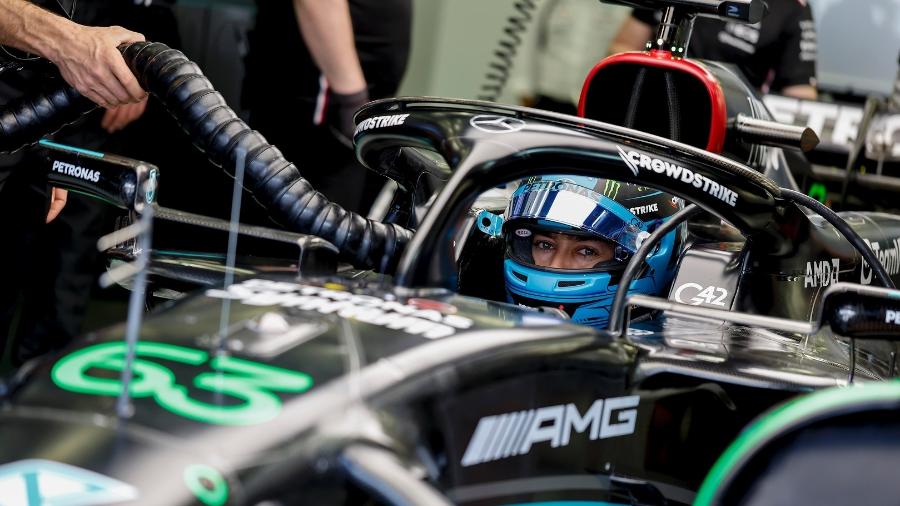 O inglês George Russell, da Mercedes, nos boxes do Bahrein durante os testes pré-temporada - Jiri Krenek/Mercedes