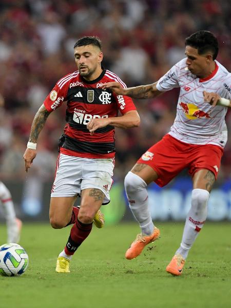 Placas ao fundo de jogo do Brasileiro do Flamengo
