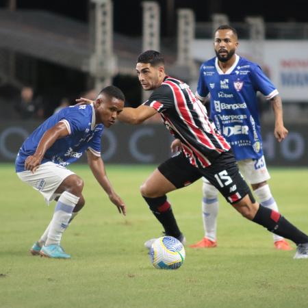 Michel Araújo em ação durante Águia x São Paulo, duelo da Copa do Brasil