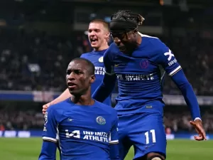 Chelsea vence o Tottenham pelo Inglês e segue em busca de vaga na Liga Europa