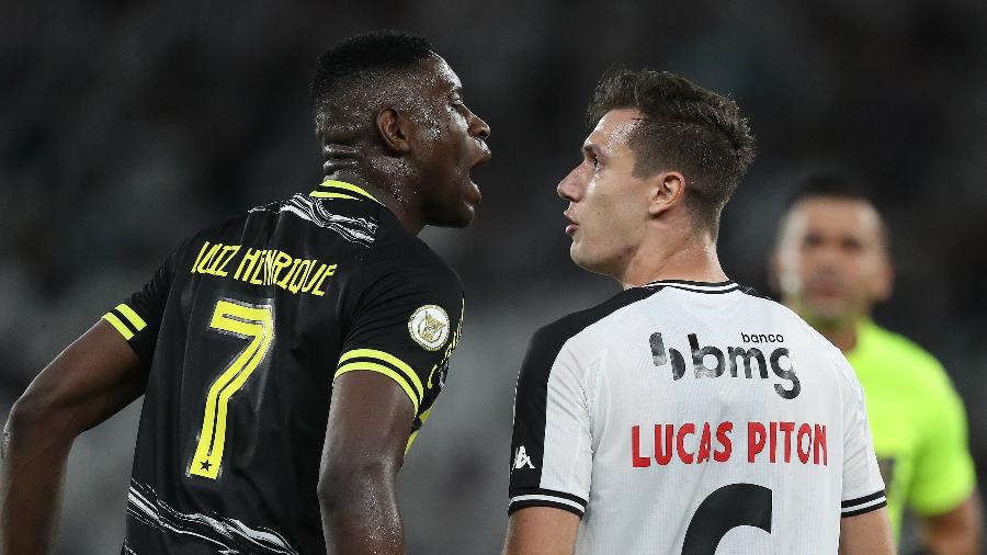 Luiz Henrique e Piton discutem durante Botafogo x Vasco, jogo do Campeonato Brasileiro