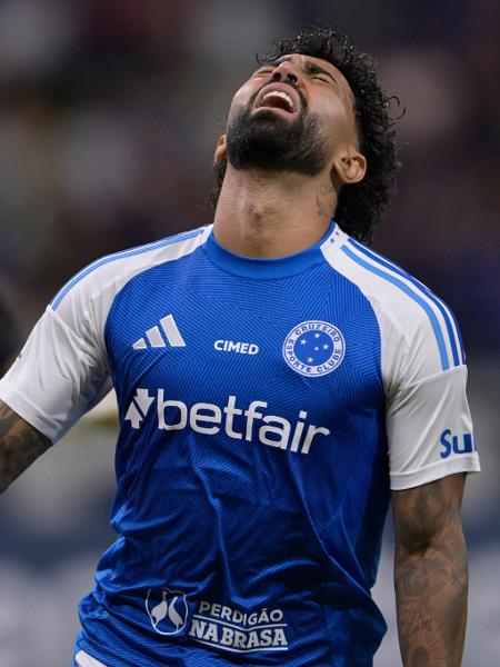 Gabigol se lamenta durante Cruzeiro x Palestino, confronto da Sul-Americana