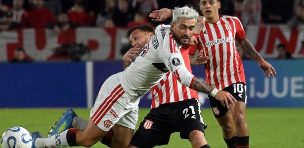 Arrascaeta far&aacute; cirurgia para corrigir fratura na clav&iacute;cula, diz Flamengo