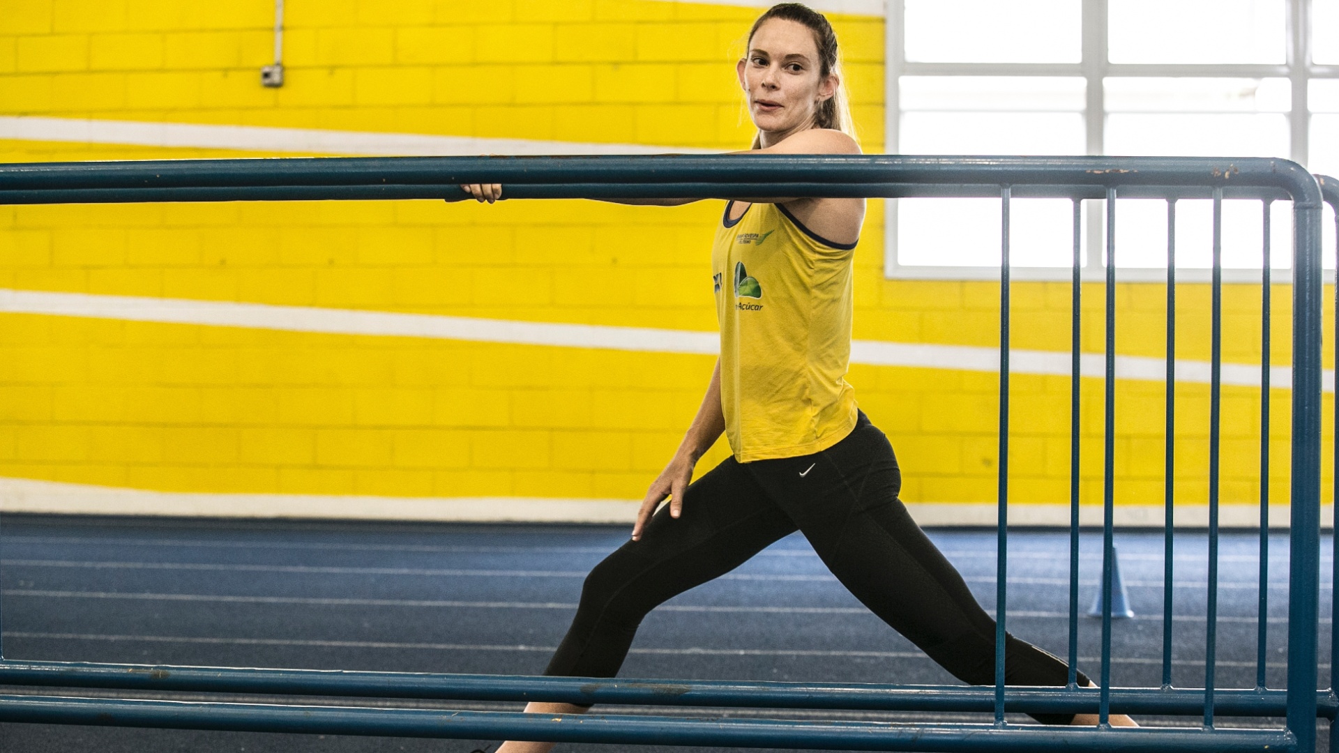 Maratona De Corrida Feminina. Mulher Campeã Atleta Superior Homens. Corrida  Desportiva Filme - Vídeo de campeonato, torneio: 280273460