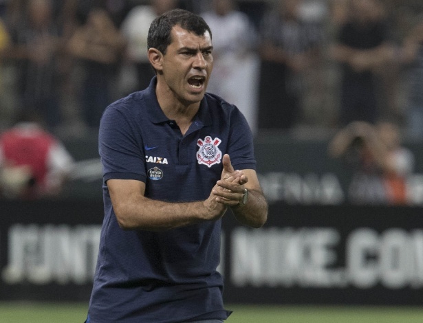 Fábio Carille bate palmas na vitória sobre o Palmeiras: fortalecido no Corinthians - Daniel Augusto Jr/Agência Corinthians