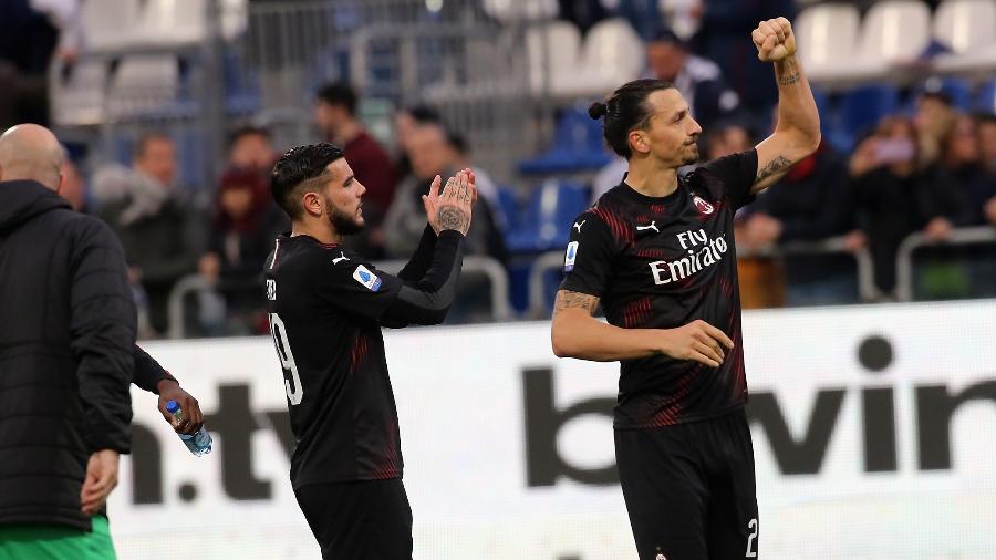 Ibrahimovic comemora gol do Milan contra o Cagliari - Enrico Locci/Getty Images