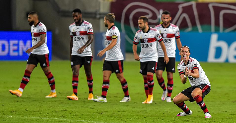 Filipe Luis comemora gol marcado contra o Fluminense, no Maracanã 