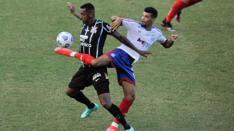 Lance do jogo entre Bahia e Corinthians, em Pituaçu - Jhony Pinho/AGIF