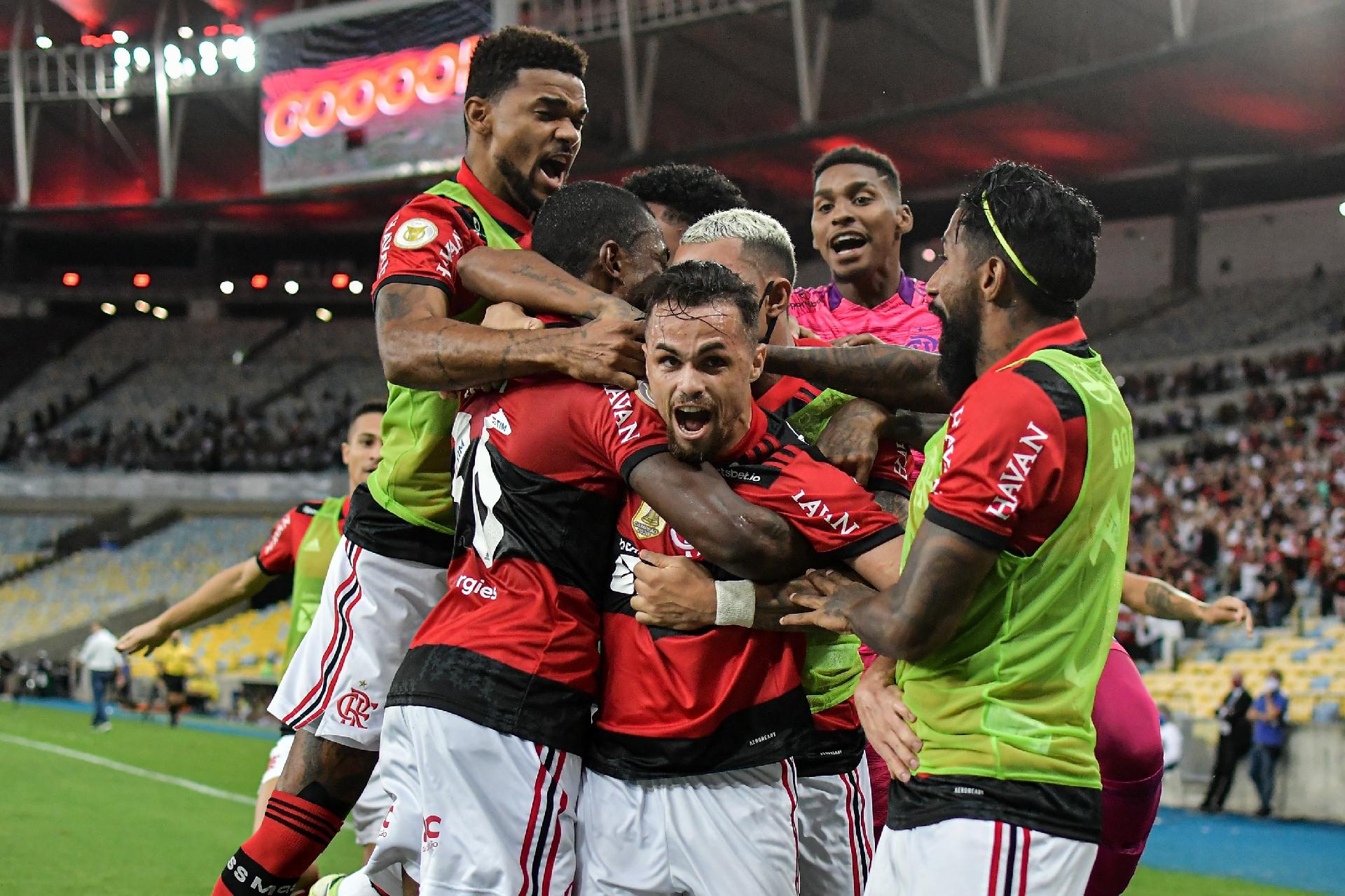 Flamengo não pode cair no canto da sereia de disputar título brasileiro