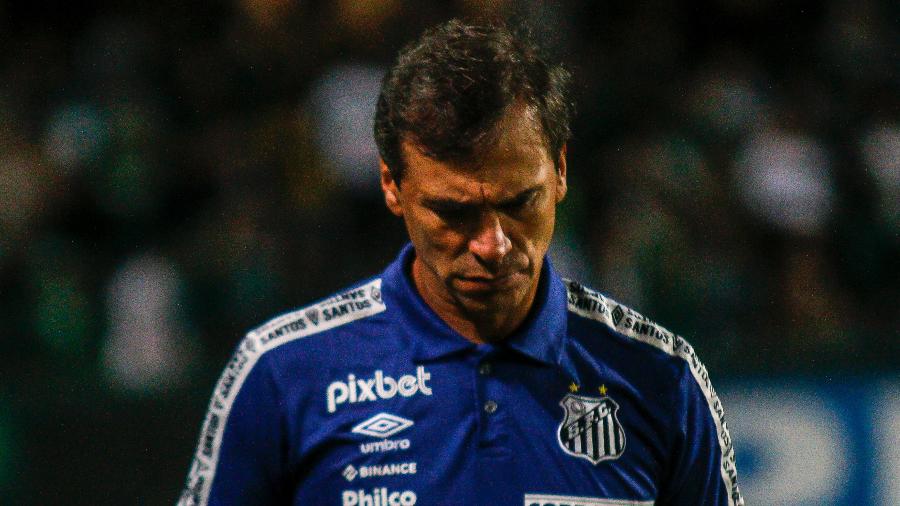 Fabián Bustos lamenta durante jogo do Santos contra o Coritiba, pela Copa do Brasil 2022 - Gabriel Machado/AGIF