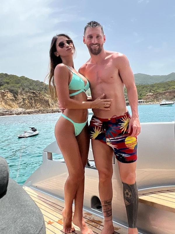 Messi curte férias ao lado da esposa, Antonela