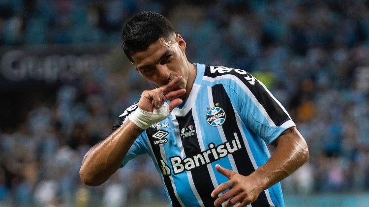 Luis Suarez performs on his debut in a Grêmio shirt - RAUL PEREIRA / FOTOARENA / FOTOARENA / ESTADÃO CONTEDO - RAUL PEREIRA / FOTOARENA / FOTOARENA / ESTADÃO CONTEÚDO