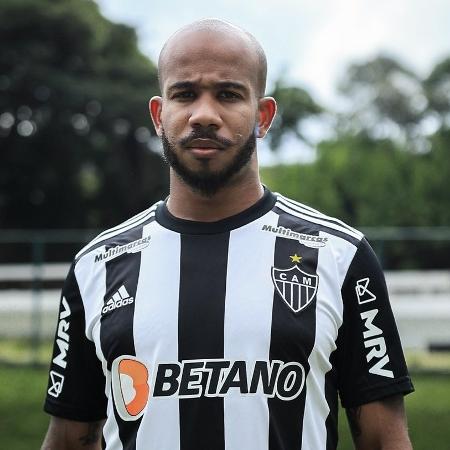 Jogador de 30 anos assinou com o novo clube por três temporadas - Reprodução/Twitter