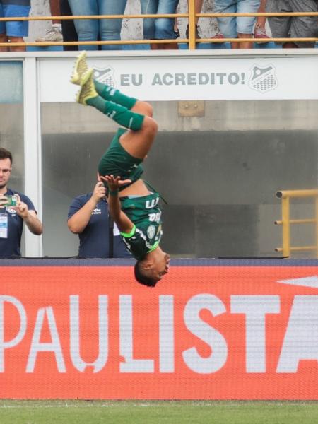 Rony comemora o seu gol na partida na vitória do Palmeiras sobre o Água Santa, pelo Paulistão - VAN CAMPOS/FOTOARENA/ESTADÃO CONTEÚDO
