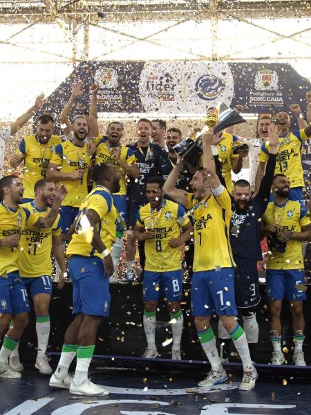 Seleção brasileira de futsal comemora título da Copa das Nações