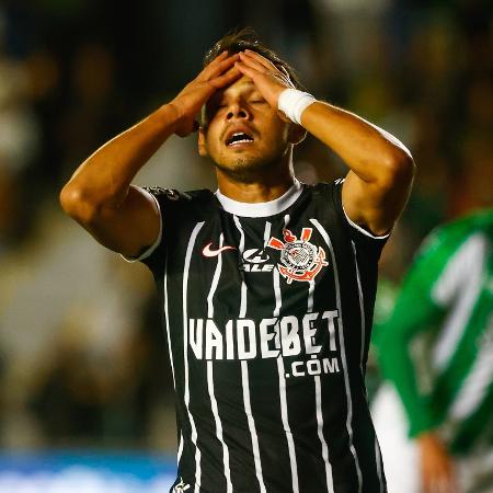 Romero, do Corinthians, lamenta durante jogo contra o Juventude, pelo Brasileirão