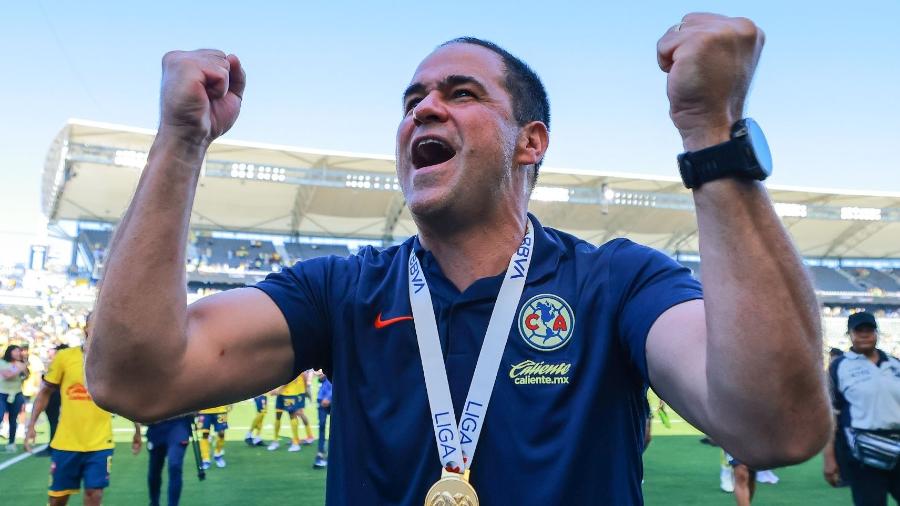 André Jardine, técnico brasileiro, comemora título conquistado pelo América-MEX André Jardine, técnico brasileiro, comemora título conquistado pelo América-MEX