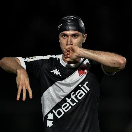Lucas Piton comemora gol marcado pelo Vasco contra o Corinthians, pelo Brasileirão