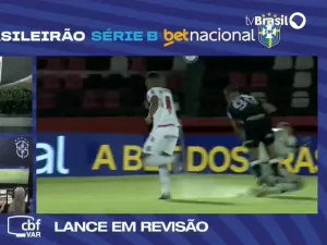 Time da Série B se revolta com pênalti não marcado pelo VAR; assista